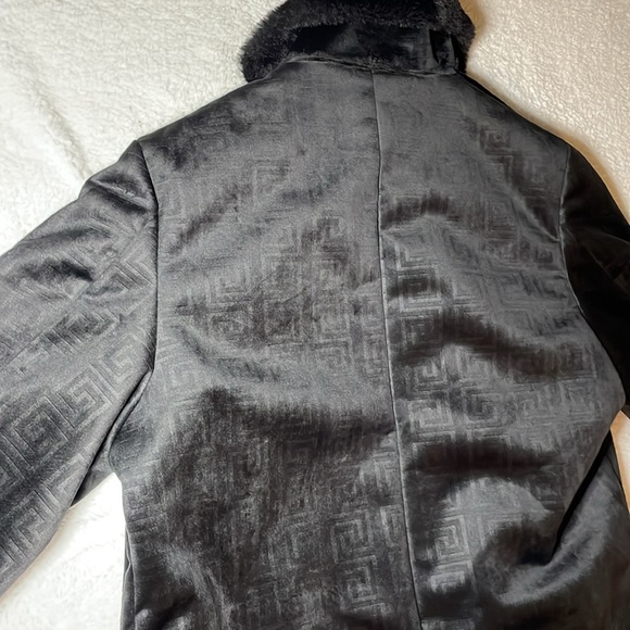 Prestige Original long black Faux Fur coat with designer pattern. Like New CLEAN - Picture 10 of 14